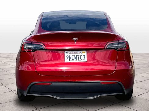 Used 2024 Tesla Model Y 2WD image 8