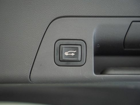 Used 2022 Buick Envision Essence w/ Technology Package I FWD image 9