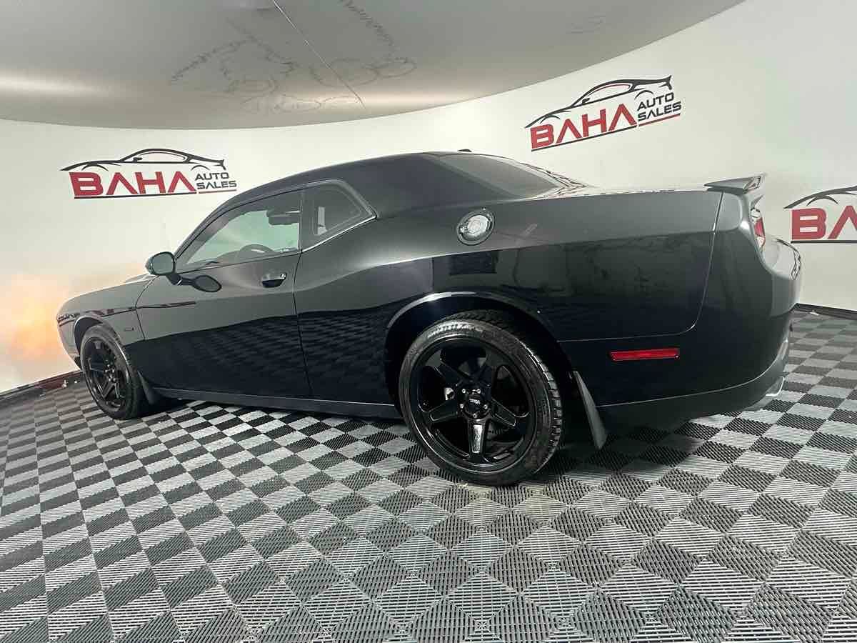 Used 2017 Dodge Challenger R/T RWD image 7