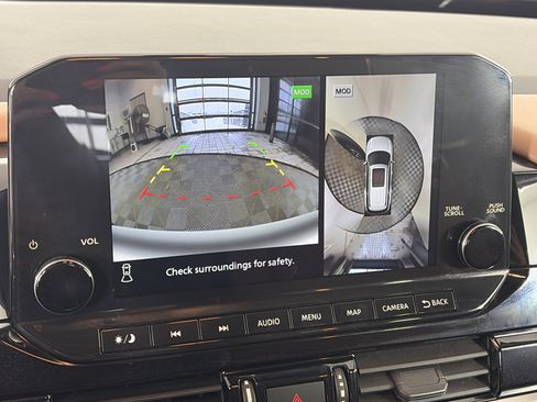 Used 2023 Nissan Pathfinder Platinum image 27