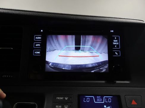 Used 2015 Toyota Sienna XLE AWD/4WD image 25