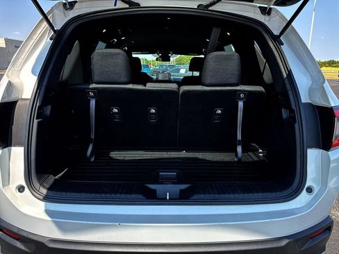 Used 2025 Honda Pilot Sport image 23