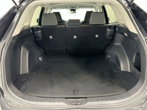 Used 2021 Toyota RAV4 XLE AWD/4WD image 18