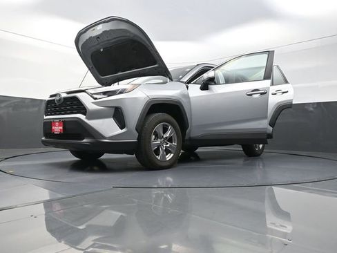Used 2025 Toyota RAV4 XLE AWD/4WD image 40