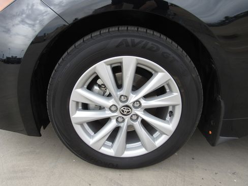 Used 2025 Toyota Corolla SE w/ SE Package image 4