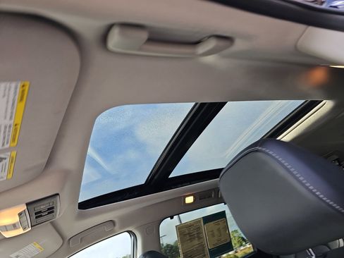 Used 2022 Nissan Pathfinder SL w/ SL Premium Package image 32