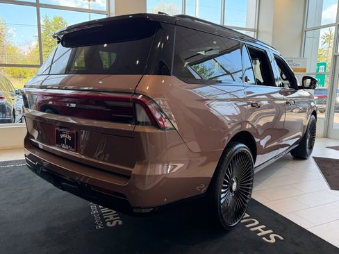 New 2025 Lincoln Navigator Black Label AWD/4WD image 5
