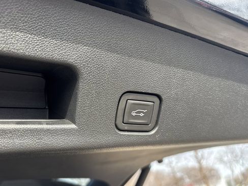 Used 2025 GMC Acadia Denali w/ LPO, Floor Liner Package image 9