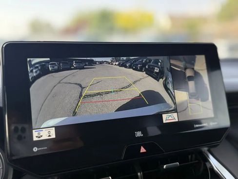 Used 2021 Toyota Venza Limited image 26