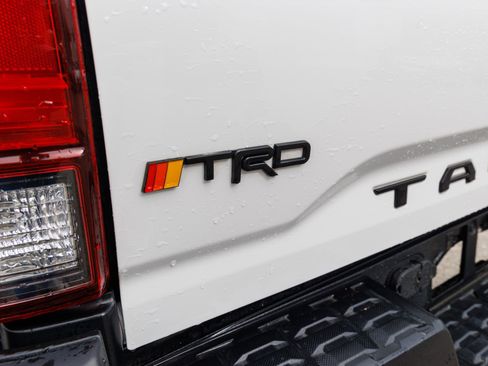 Used 2018 Toyota Tacoma SR5 image 14