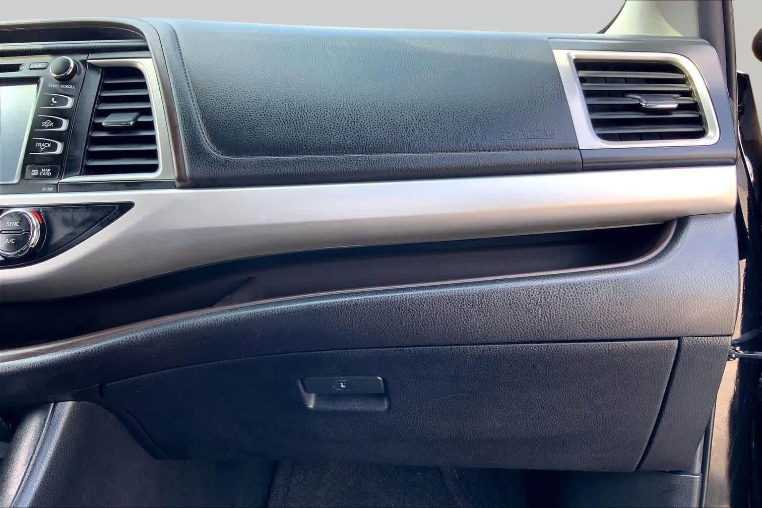 Used 2019 Toyota Highlander XLE AWD/4WD image 18