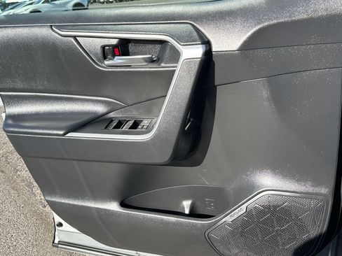 Used 2024 Toyota RAV4 XLE AWD/4WD image 10