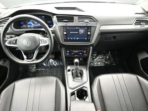 Used 2024 Volkswagen Tiguan SE FWD image 17