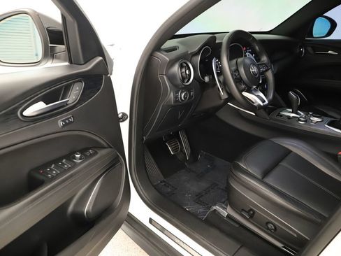 Used 2023 Alfa Romeo Stelvio Sprint RWD image 14
