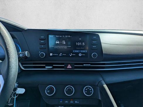 Used 2025 Hyundai Elantra SE FWD image 14