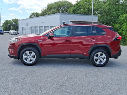 Used 2021 Toyota RAV4 XLE w/ Convenience Package AWD/4WD image 4