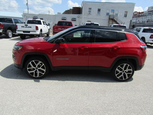 Used 2025 Jeep Compass Limited AWD/4WD image 6