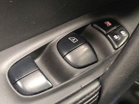 Used 2019 Nissan Rogue SV w/ Premium Package image 27