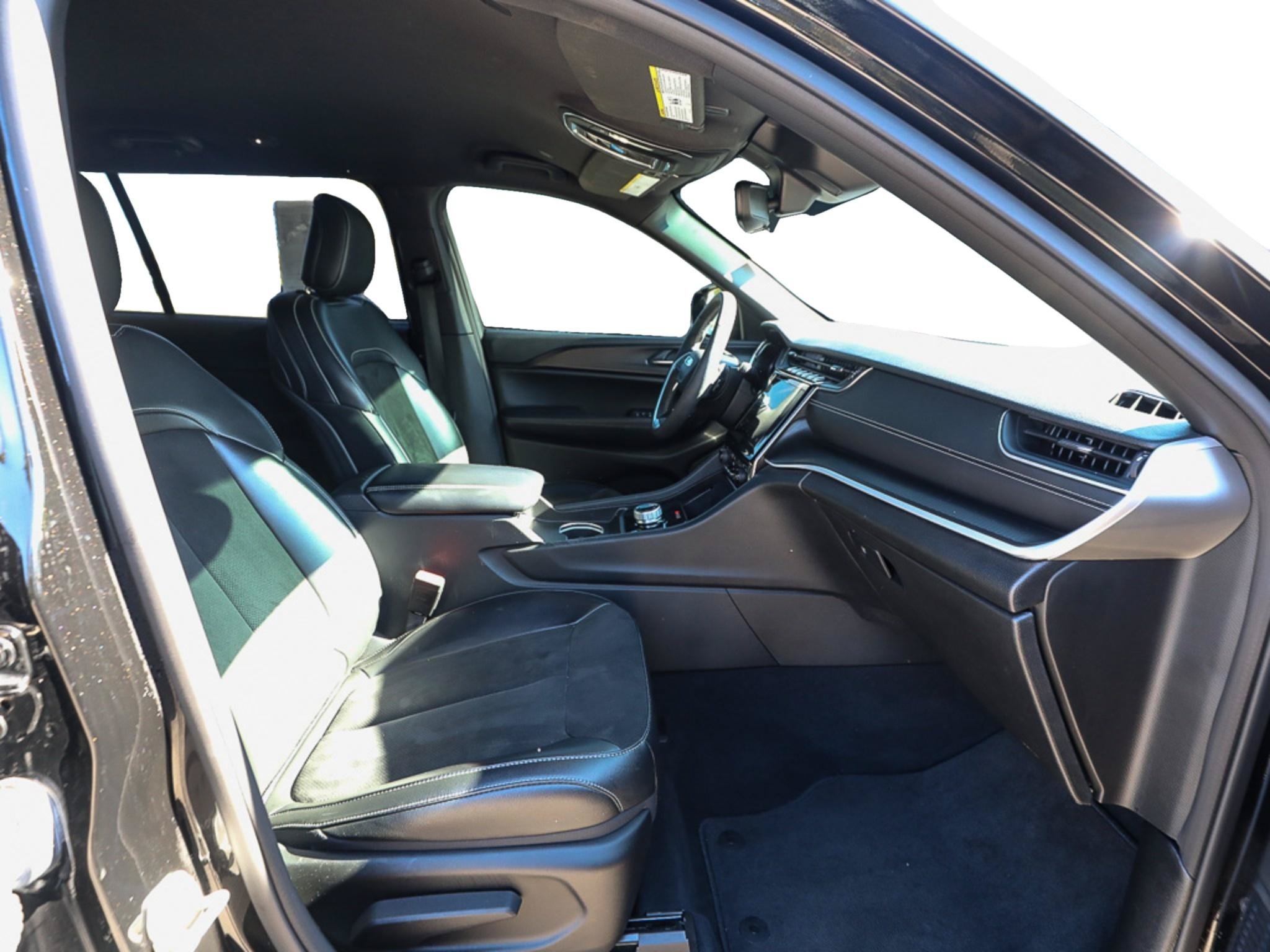 Used 2023 Jeep Grand Cherokee L Laredo AWD/4WD image 21
