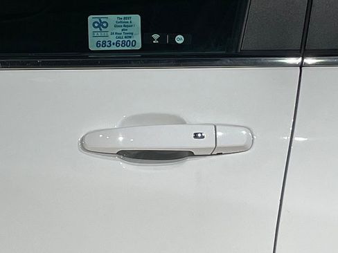 Used 2023 Chevrolet Equinox LT AWD/4WD image 17