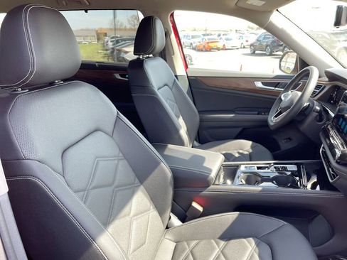 New 2025 Volkswagen Atlas SE image 49