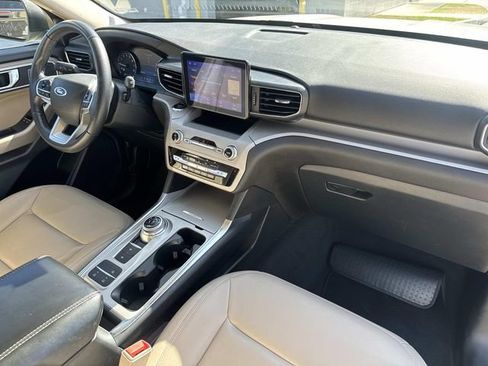 Used 2023 Ford Explorer XLT w/ Equipment Group 202A RWD image 13