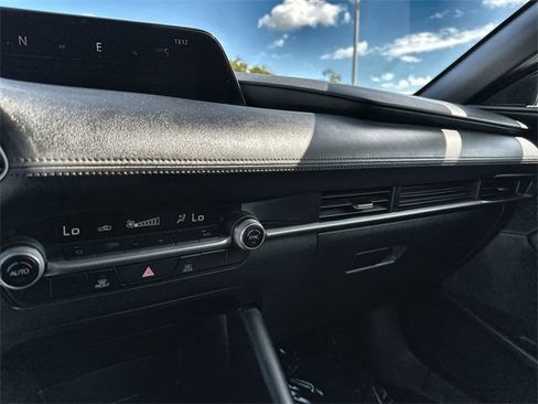 Used 2021 MAZDA MAZDA3 s image 33