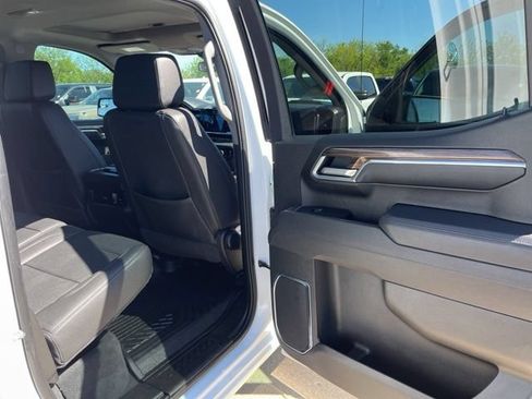 Used 2025 Chevrolet Silverado 1500 LT Trail Boss w/ Convenience Package II AWD/4WD image 18