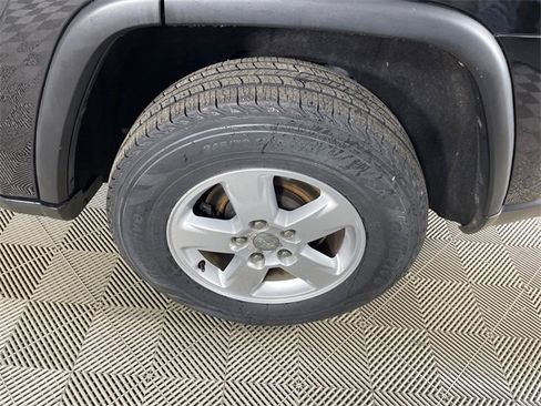 Used 2012 Jeep Grand Cherokee Laredo image 18