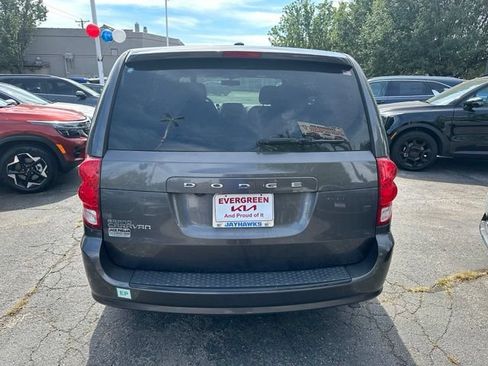 Used 2017 Dodge Grand Caravan SE FWD image 5