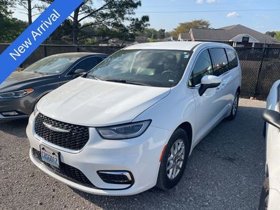 Used 2023 Chrysler Pacifica Touring-L