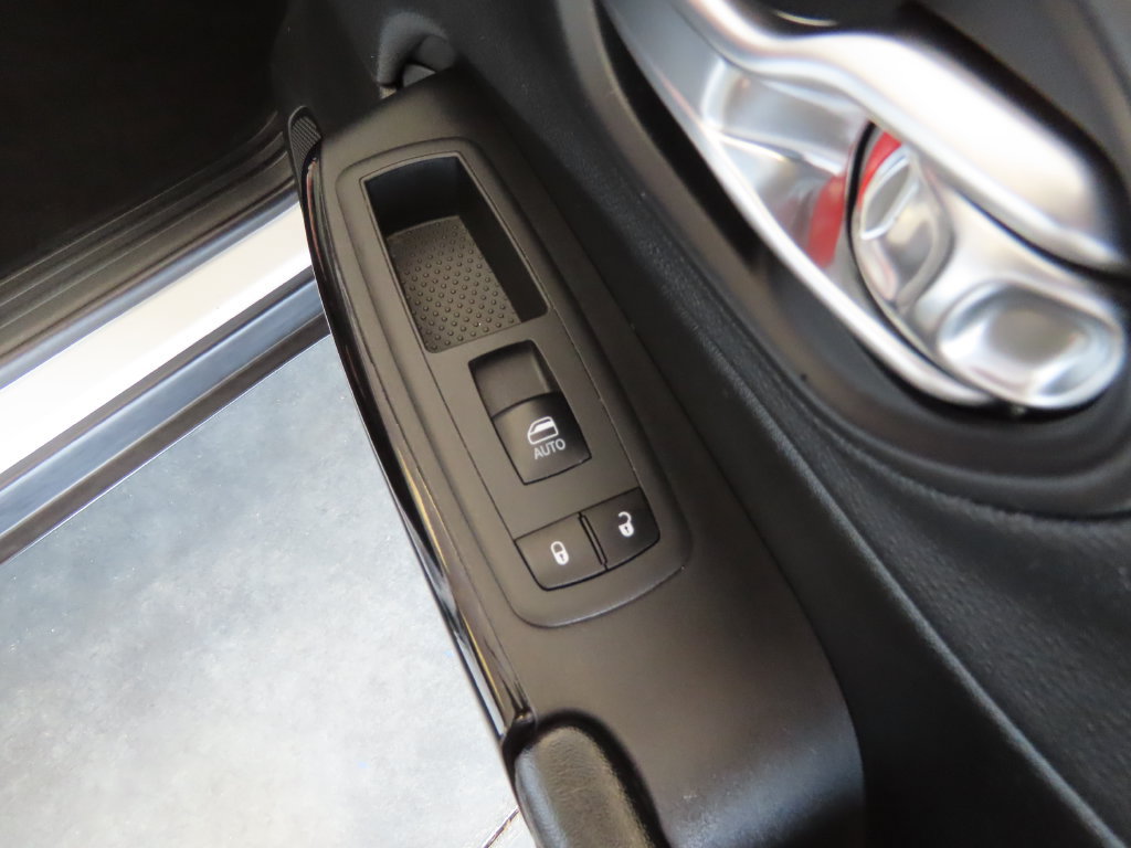 Used 2019 Jeep Cherokee Latitude Plus AWD/4WD image 37