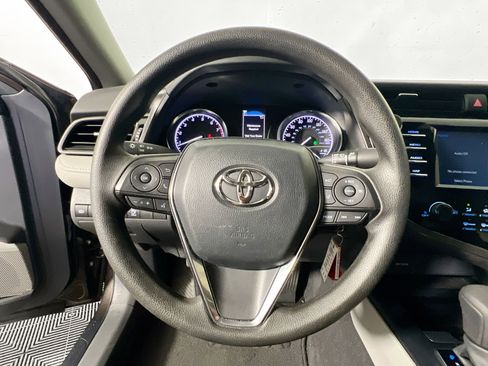 Used 2020 Toyota Camry LE FWD image 17