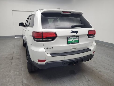 Used 2018 Jeep Grand Cherokee Laredo AWD/4WD image 6
