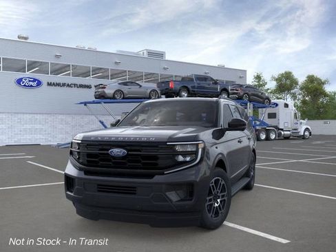 New 2025 Ford Expedition Active image 2