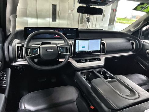 Used 2025 Ford Expedition Active AWD/4WD image 19