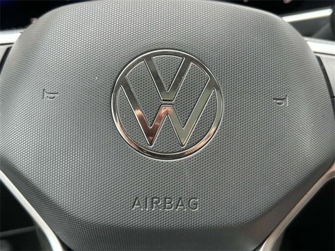 Certified 2022 Volkswagen Tiguan SE w/ Panoramic Sunroof Package image 26