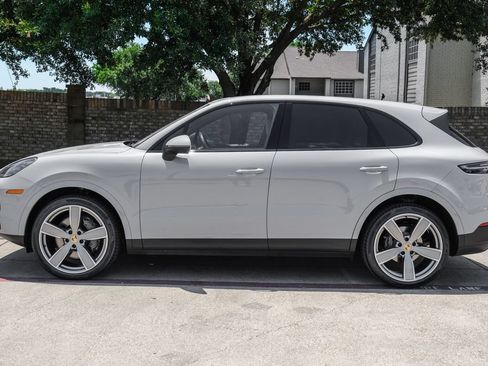 Used 2023 Porsche Cayenne S Platinum AWD/4WD image 21