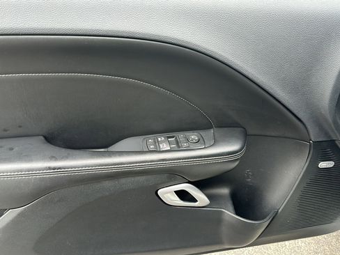 Used 2016 Dodge Challenger R/T Scat Pack w/ Leather Interior Group image 16