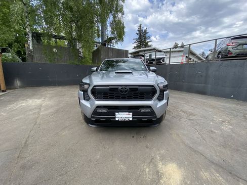 Used 2025 Toyota Tacoma TRD Sport AWD/4WD image 9