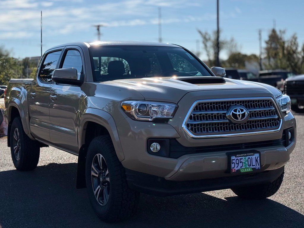 Used 2016 Toyota Tacoma TRD Sport w/ Towing Package RWD image 7