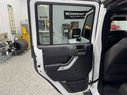 Used 2015 Jeep Wrangler Unlimited Sahara w/ Connectivity Group AWD/4WD image 24