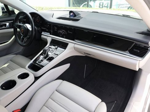 Used 2018 Porsche Panamera w/ Premium Package image 21