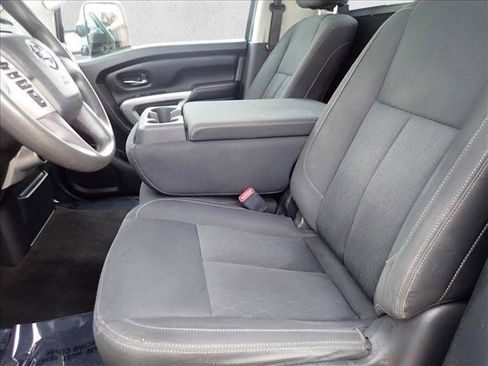 Used 2017 Nissan Titan SV image 11