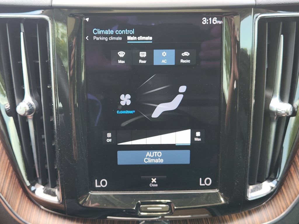 Used 2021 Volvo XC60 T5 Momentum w/ Premium Package FWD image 25