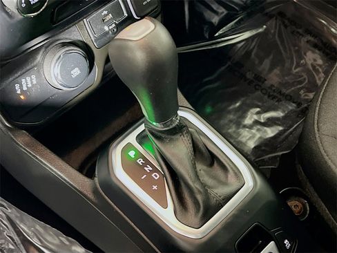 Used 2020 Jeep Renegade Sport w/ Sport Appearance Group image 16