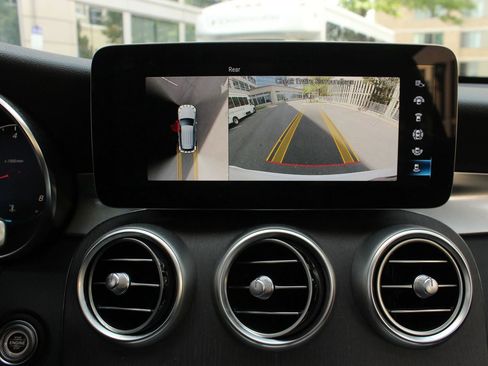 Used 2021 Mercedes-Benz GLC 300 4MATIC image 35