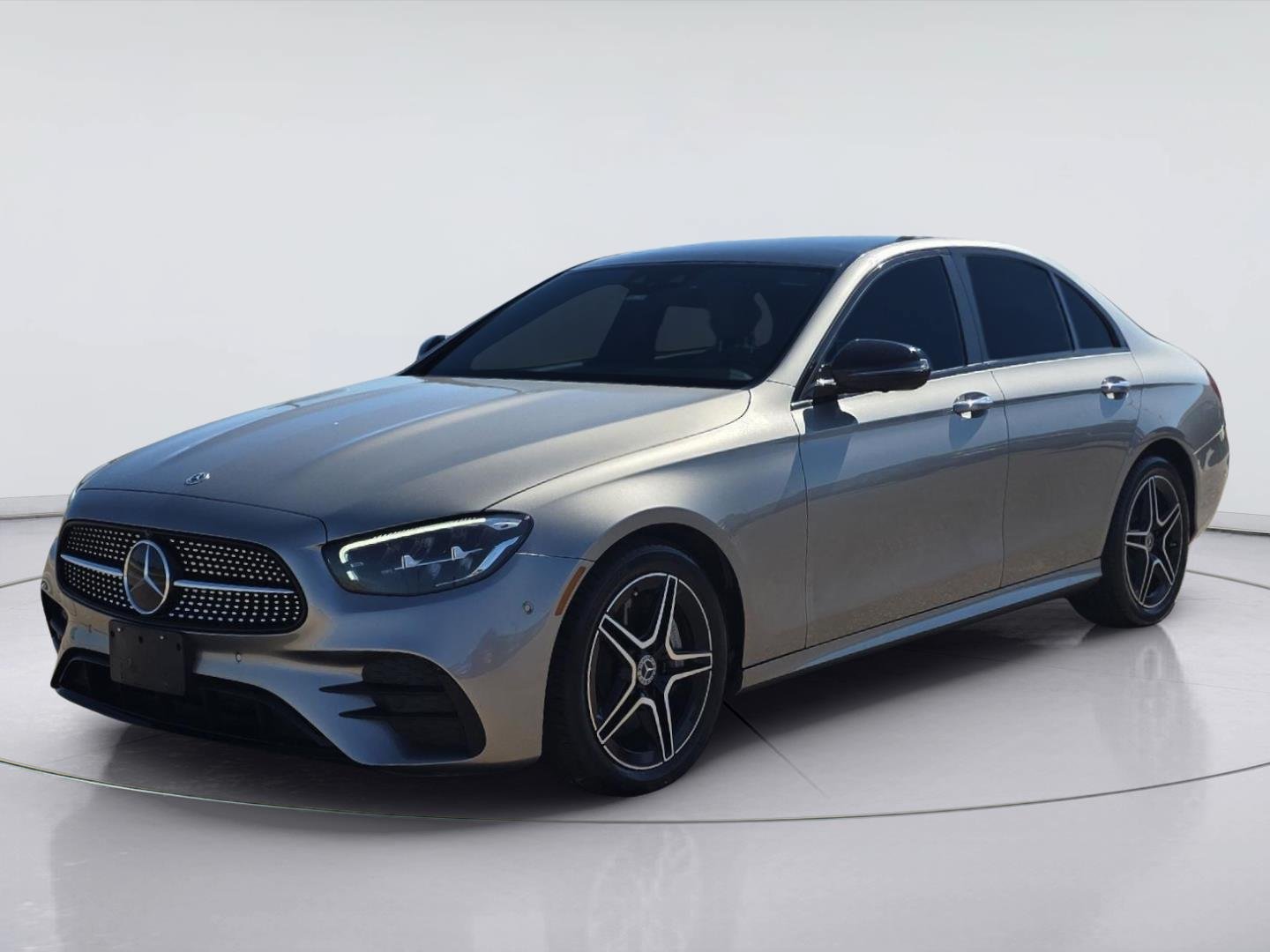Used 2022 Mercedes-Benz E 350 4MATIC Sedan image 1