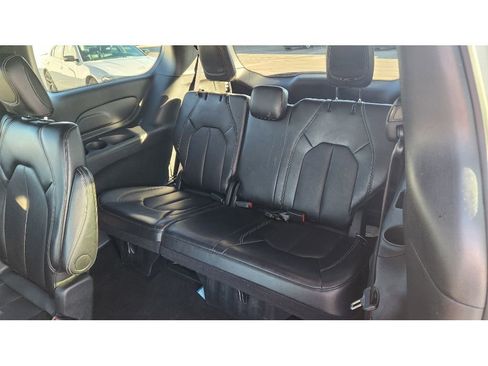 Used 2025 Chrysler Pacifica Select FWD image 15