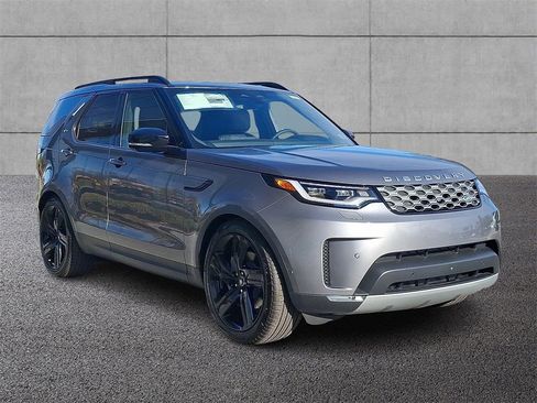 New 2025 Land Rover Discovery S image 2